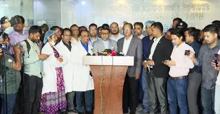 হালিশহরে বিস্ফোরণ: দগ্ধদের দেখতে জাতীয় বার্ন ইনস্টিটিউটে দুই মন্ত্রী